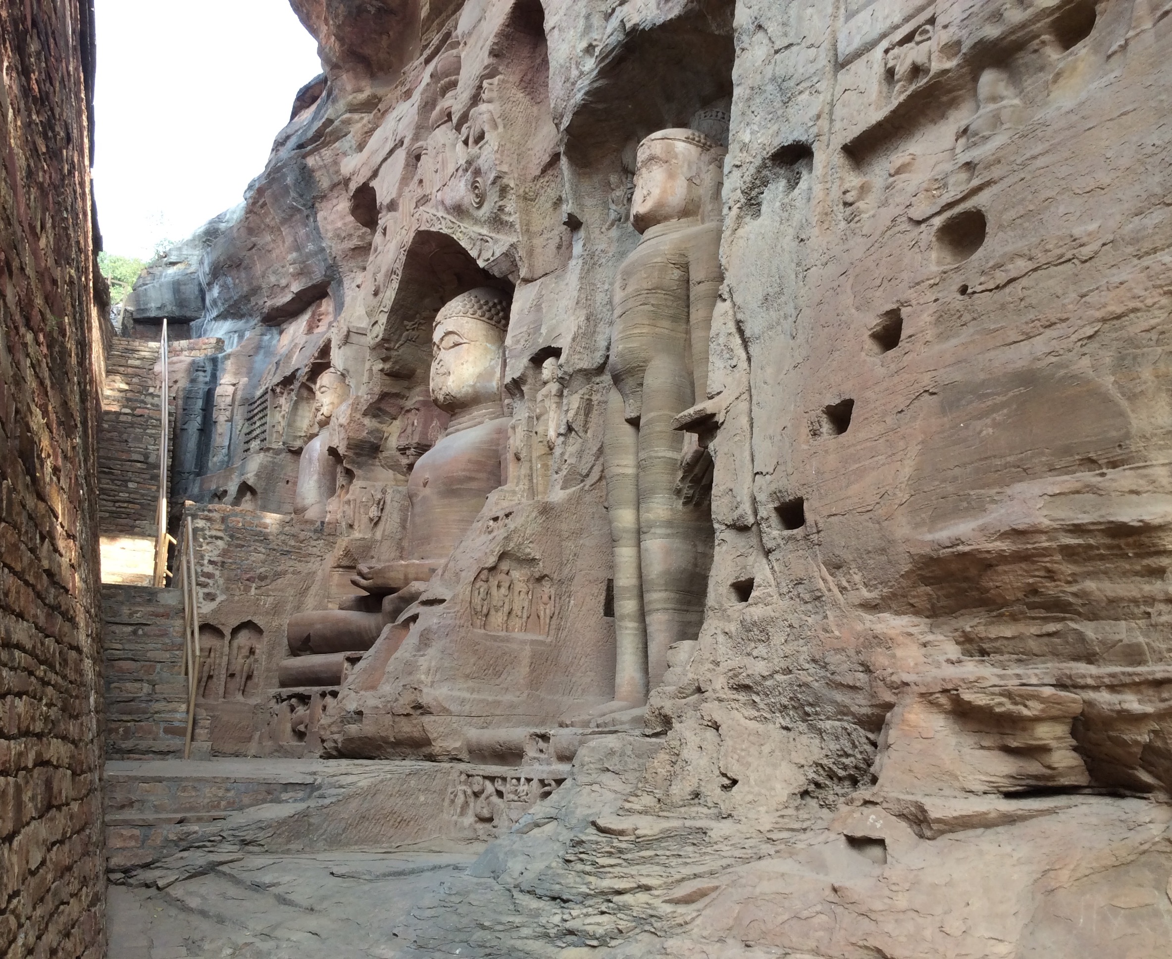 jain statues at siddhachal caves